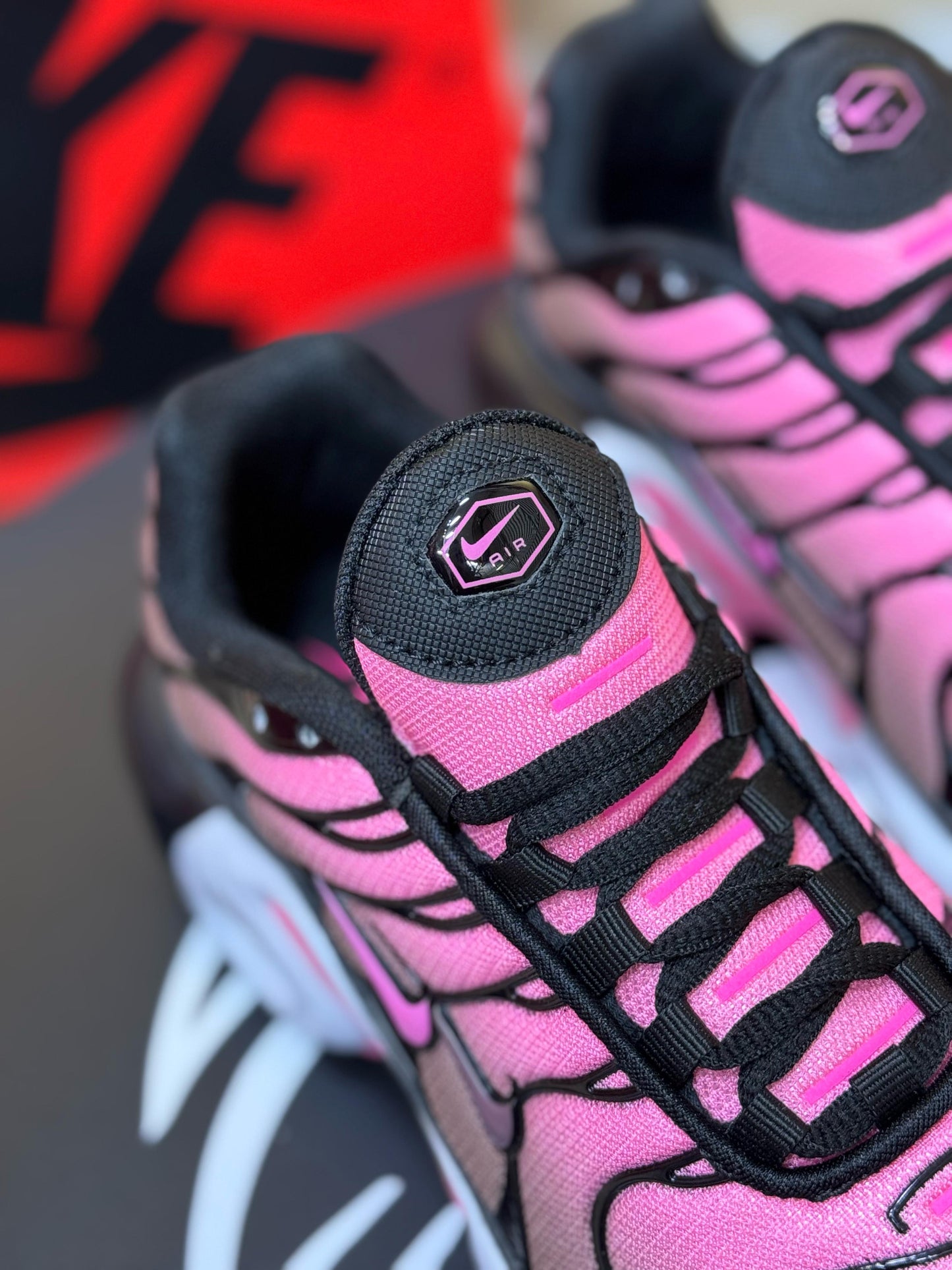 Nike TN (Rosa y Negro)