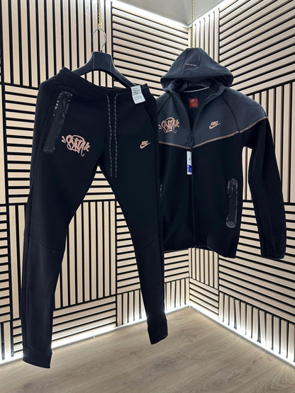 NIKE TECH X SYNA WORLD