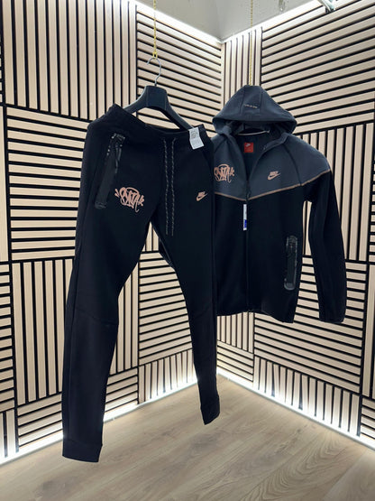 NIKE TECH X SYNA WORLD