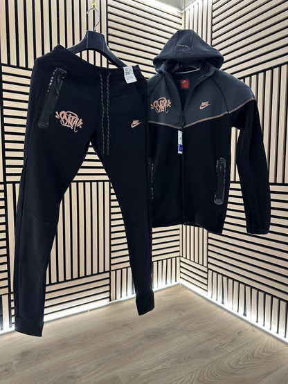NIKE TECH X SYNA WORLD