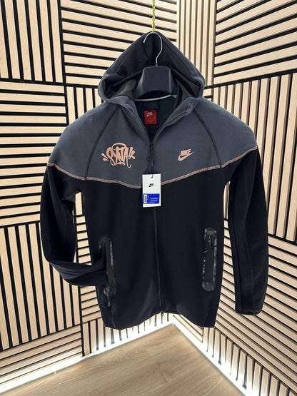 NIKE TECH X SYNA WORLD