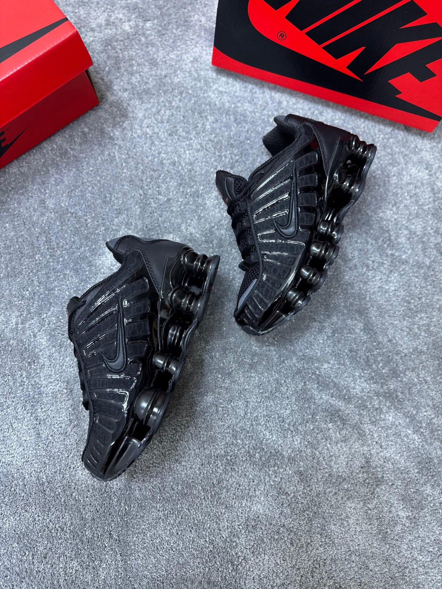 NIKE SHOX ( Negras)