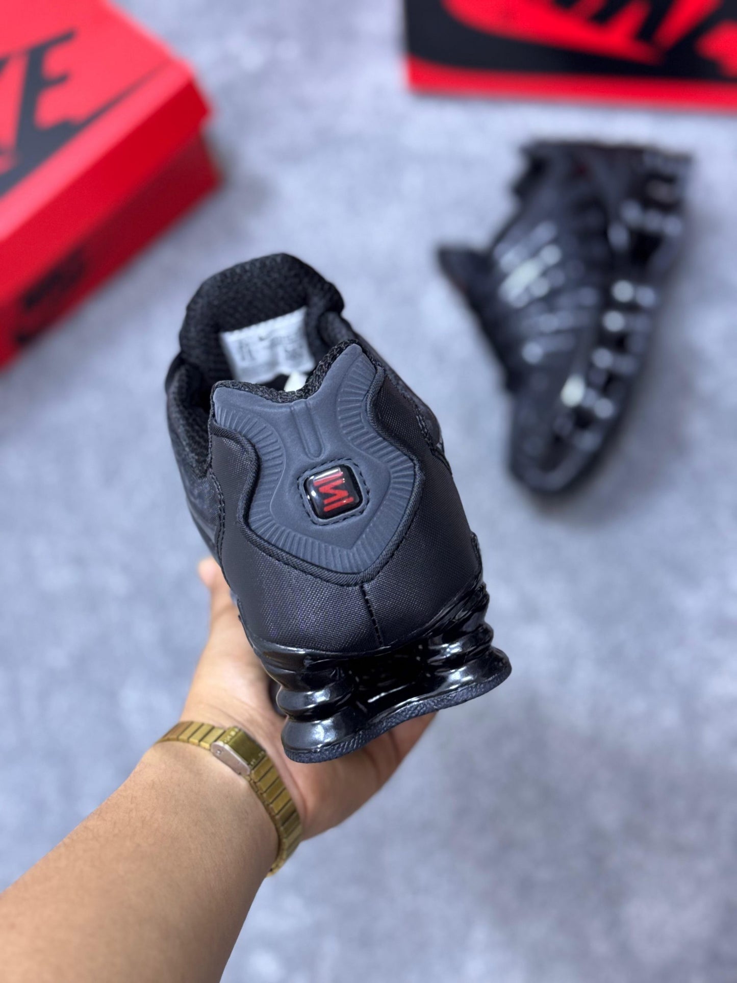 NIKE SHOX ( Negras)