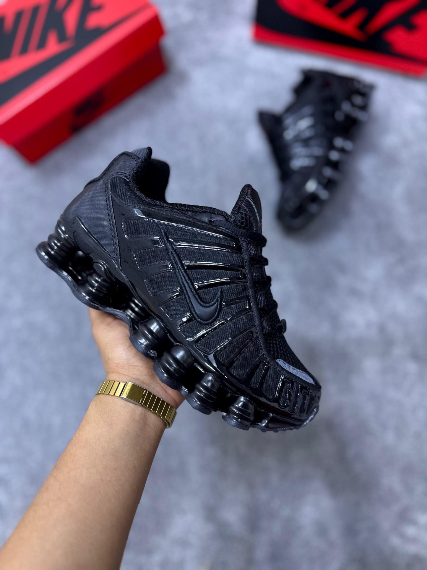 NIKE SHOX ( Negras)