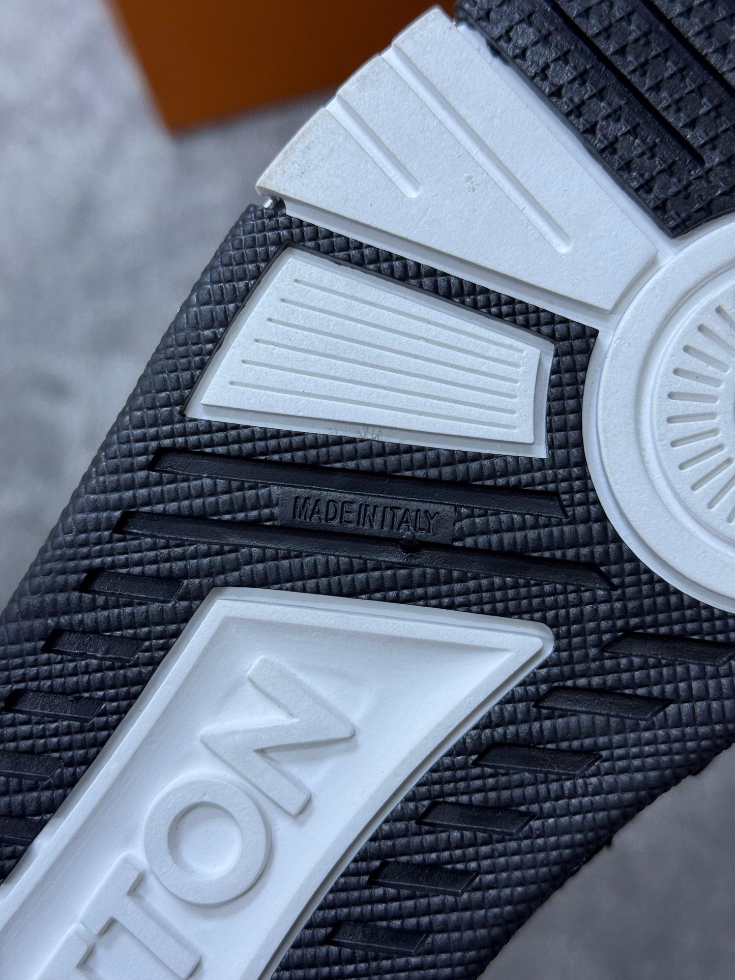 LOUIS VUITTON TRAINER