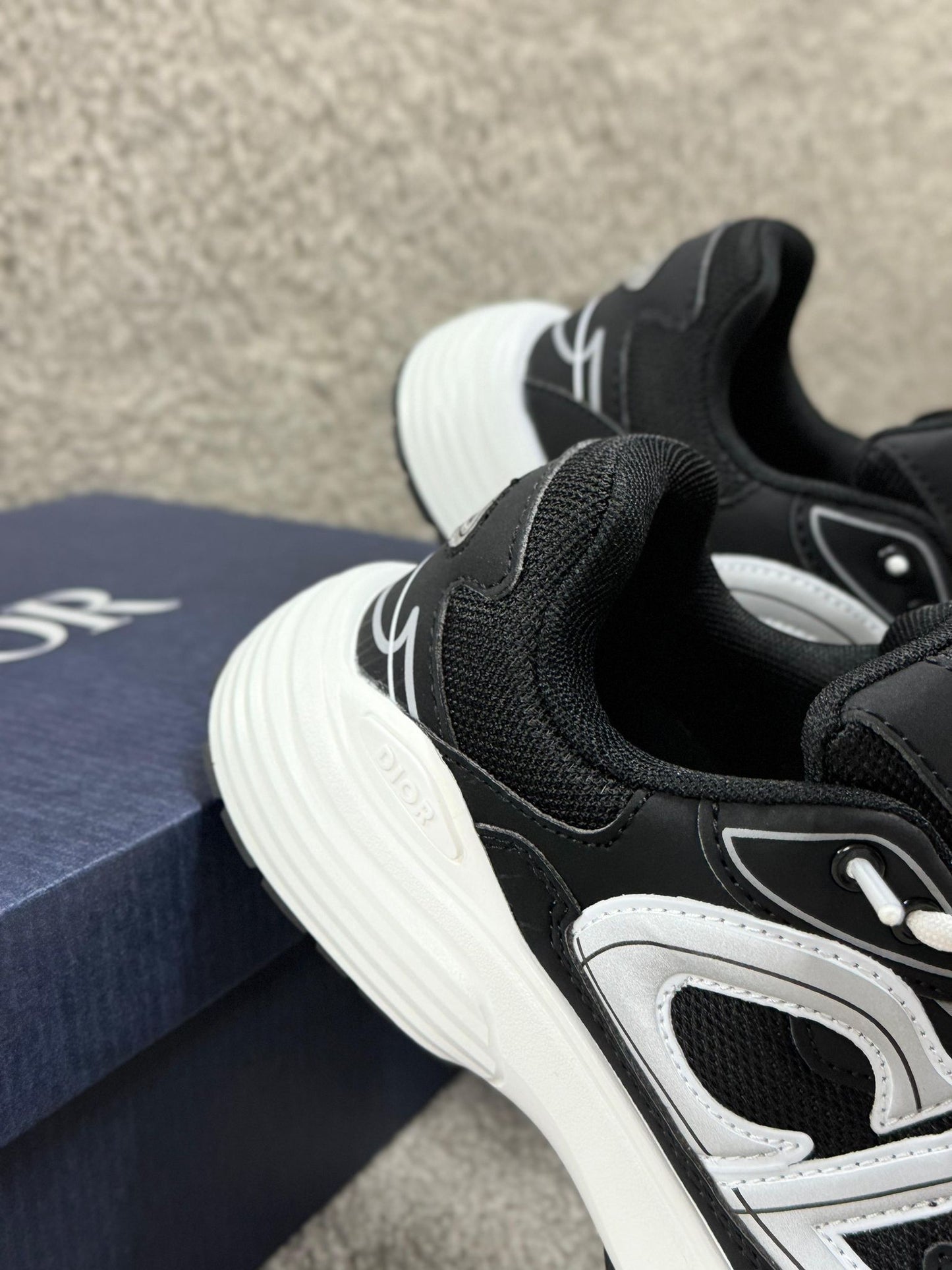 Dior B30 Blanco y Negro